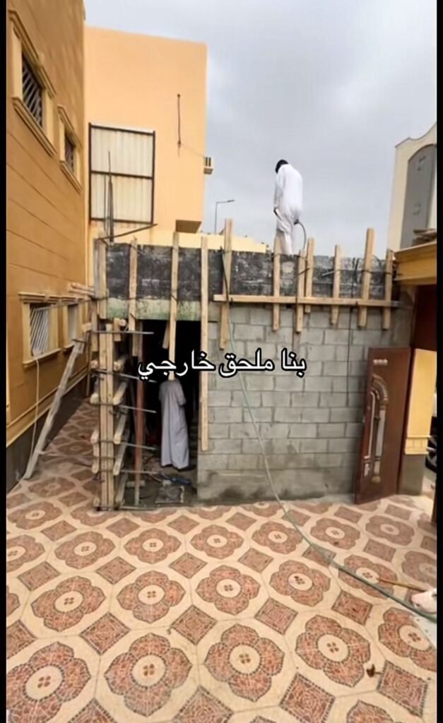 بناء ملاحق