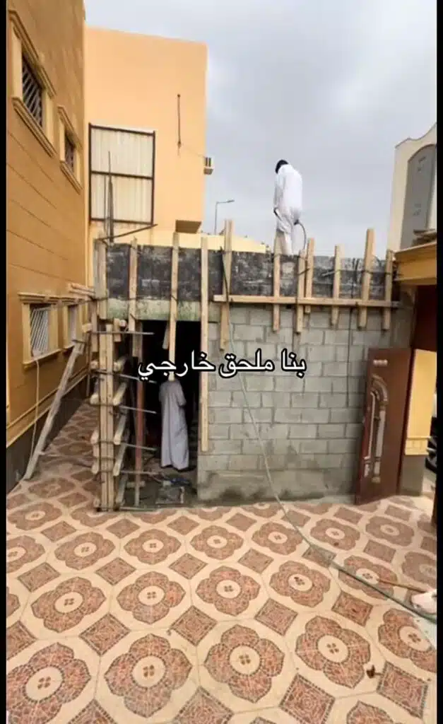 بناء ملاحق